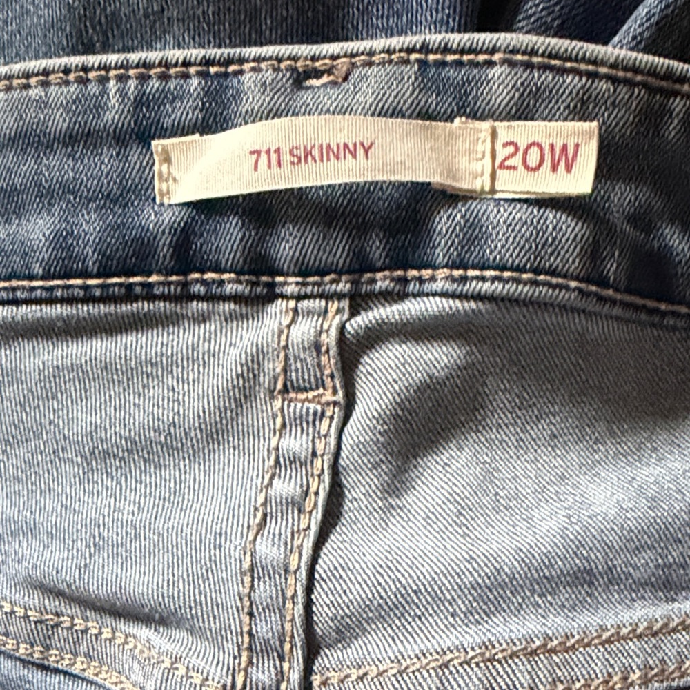 Levi's 711 Skinny Jeans - Classic Denim